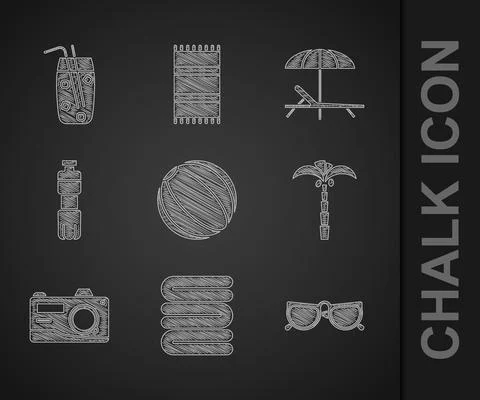 Set Beach ball, Towel stack, Glasses, Tropical palm tree, Photo camera, Bottle Illustrazione stock