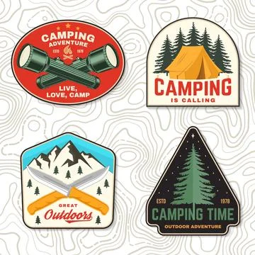 Set of camping patch, sticker. Outdoor adventure vector badge design. Vinta.. Illustrazione stock