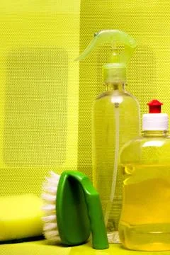 Set for cleaning various surfaces in the kitchen, bathroom and other areas. i Stock-Fotos