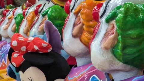 A set of clown heads rotating as part of a carnival game Video stock 314765252