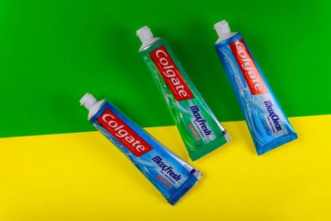Set of Colgate tooth paste on Colgate is a brand of toothpaste produced by Co Foto stock