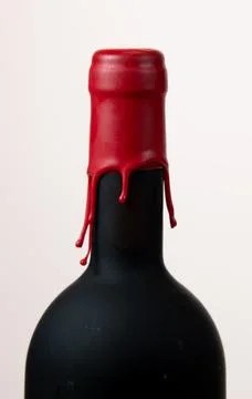 Set of collars red wine bottles isolated on white background Stock-Fotos