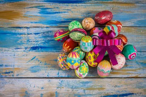 Set of colorful easter egg with purple ribbon Foto stock