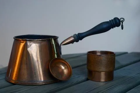 Set of copper cookware coffee on the table Foto stock
