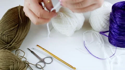 Set of crochet hooks and scissors on the table.Crochet woolen threads. 스톡 동영상 139012080
