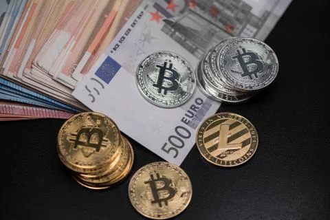 Set of cryptocurrencies. Bitcoin as most important cryptocurrency concept. Stockfoto's