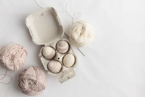 Set of cute easter crocheted eggs, pastel color in the eggbox Foto stock
