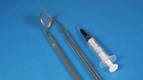 Set of dentist tools on blue background Vídeos de archivo 122166160