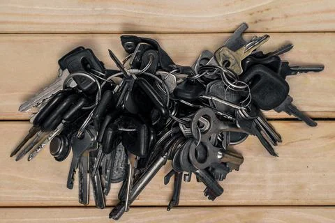 A set of different antique keys on the table Foto stock