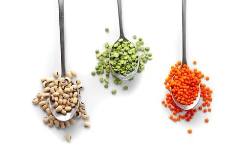 A set of different cereals. Ancient grain food green peas dried beans black eyes 库存照片