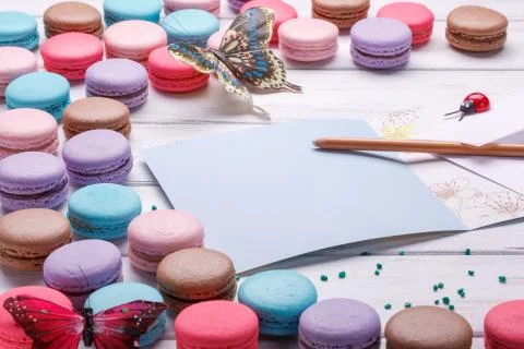 Set of different colorful macaroons Placed over a white wooden background, A  Foto stock