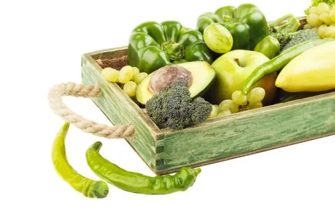 Set of different green fresh raw vegetables and fruits in the wooden tray Foto stock