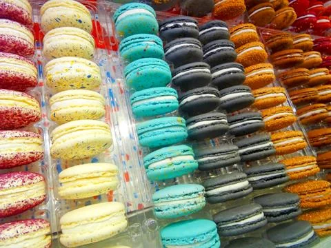 Set of different multi-colored macarons or macaroon cookies. Foto stock
