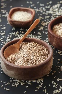 Set of different types of rice and cereals in wooden bowls and Fotos Stock