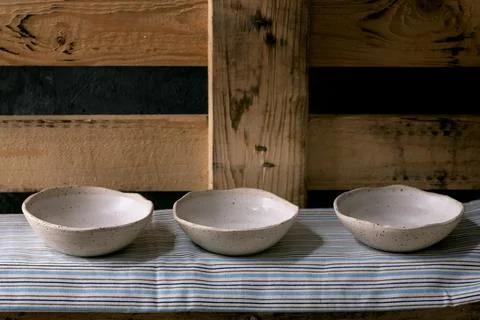 Set of empty craft ceramic speckled bowls Foto stock