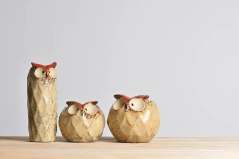 Set of empty vases in the shape of an owl on a gray background Stock-Fotos