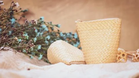 Set of Empty wicker basket on the table with background in natural linen and  Foto stock