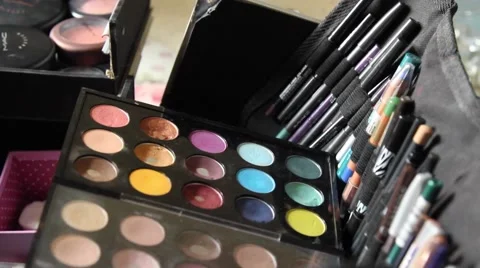A set of expensive cosmetics Vídeos de archivo 62739936