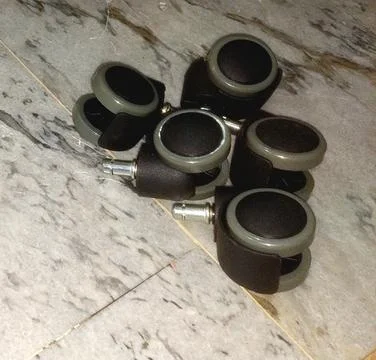 Set Of Five Replacement Dual Wheel Office Chair Caster Wheels Foto stock