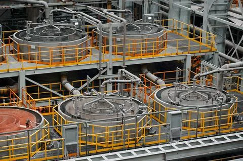 Set of floatation machines separating mineral ore at plant Foto stock