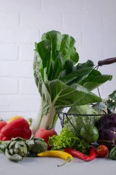 Set of fresh vegetables on a white background. bok choy pepper cabbage greens Foto stock