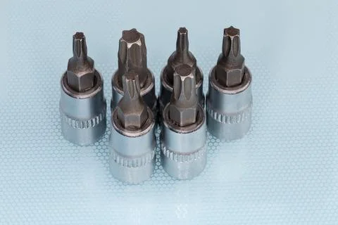 Set of interchangeable torx bits for screwdriver on blue surface Foto stock