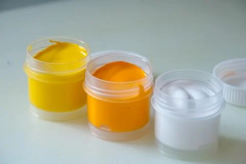 Set of jars of multicolored paint as background.Lerning class. Education Foto stock