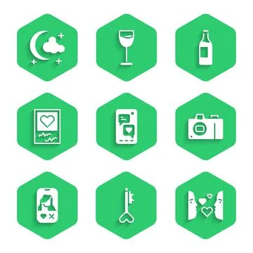 Set Mobile with heart, Key in shape, Love at first sight, Photo camera, Dating Illustrazione stock