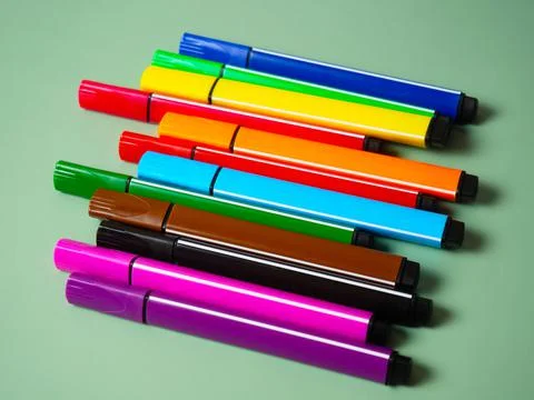 A set of multicolor felt-tip pens, multi-colored felt-tip pens on a green bac Stock Photos