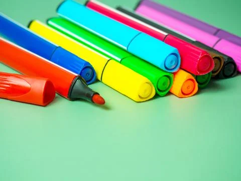 A set of multicolor felt-tip pens, multi-colored felt-tip pens on a green bac Stock Photos