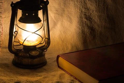 Set with an old rusty lantern and a book Foto stock