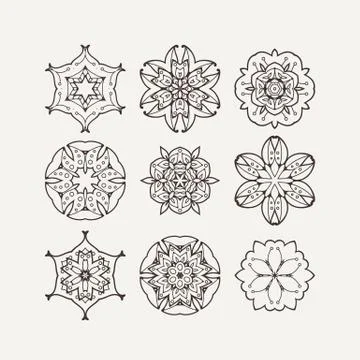 Set of ornate vector mandala symbols. Mehndi lace tattoo. Oriental weave. Illustrazione stock