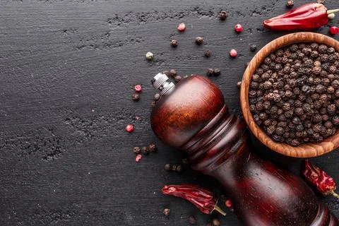 A set of peppers.Collage of different type pepper, Black ,white, pink and all Foto stock