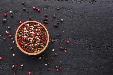A set of peppers.Collage of different type pepper, Black ,white, pink and all Foto stock
