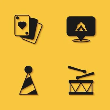 Set Playing cards, Drum with drum sticks, Party hat and Circus tent icon wi.. Illustrazione stock
