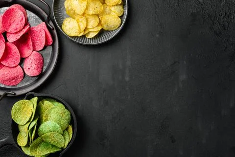Set potato chips on black dark stone table background, top view flat lay, with Foto stock