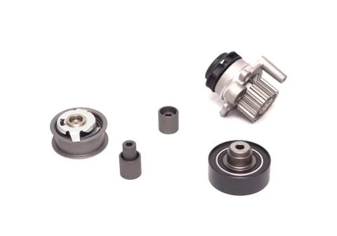 Set of rollers of the automobile engine timing system and the cooling pump on a Fotos de archivo