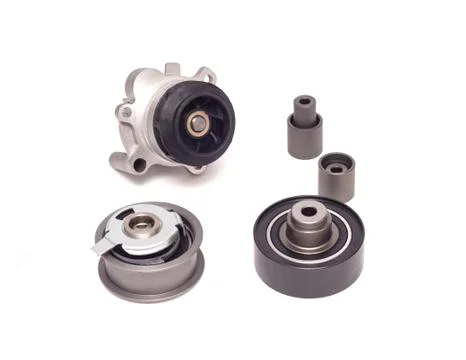 Set of rollers of the automobile engine timing system and the cooling pump on a Fotos de archivo