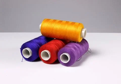 A set of spools of colored sewing threads. Foto stock