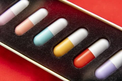 A set of tablets, vitamins in capsules lying in a special box 库存照片