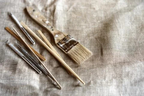 A set of tools for processing and decorating pottery Stock-Fotos