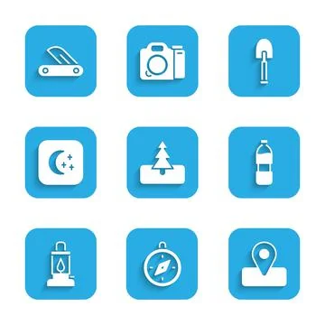 Set Tree, Compass, Location for camping, Bottle of water, Camping lantern, Moon Illustrazione stock