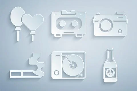 Set Vinyl player, Photo camera, Cigarette, Beer bottle, Retro audio cassett.. イラスト素材