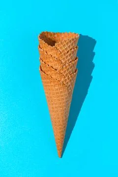 A set of waffle cones on a blue background. Stockfoto's