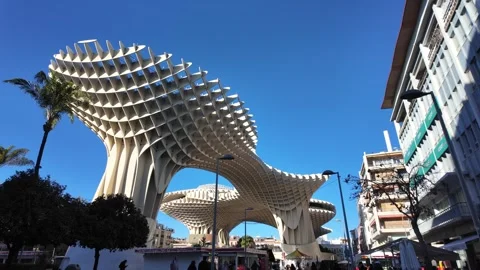 Setas de Sevilla in Plaza de la Encarnación Video stock 296350573