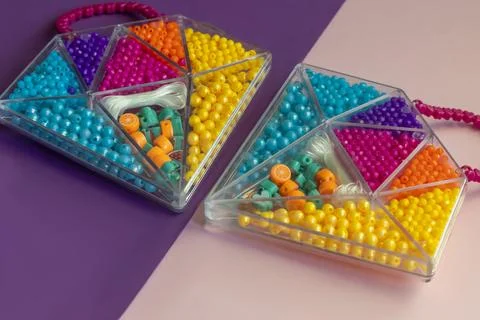 Sets of multi-colored beads and seed beads for children's arts and crafts Stock-Fotos