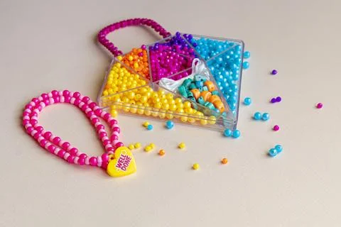 Sets of multi-colored beads and seed beads for children's arts and crafts Stock-Fotos