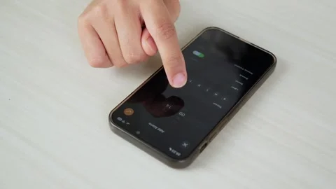 Setting an Alarm on a Smartphone From Front View Vídeo Stock 347626671