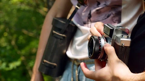 Setting up and taking a photo with 35 Mm Old Camera In Hands 스톡 동영상 116095158
