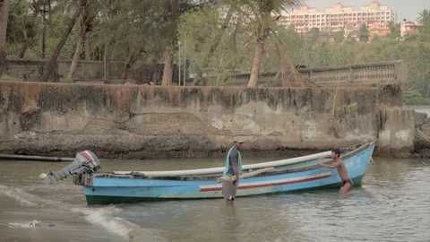 Setting up a boat Video stock 76010338